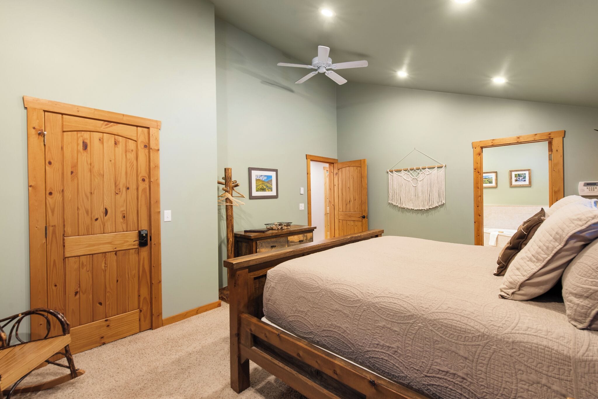 4 bedrooms, iron/ironing board, travel crib, free WiFi