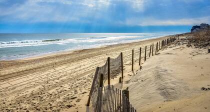 Charming 3BR 2BA Unit, Close to the Beach, Great Restaurants and Shopping!
