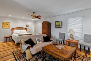 Televisor intel·ligent, llar de foc, reproductor de DVD i llibres 