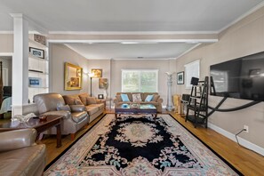 Smart TV, fireplace, DVD player, books