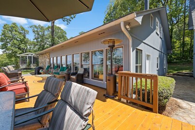 Charming waterfront Lake Norman home