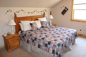 5 bedrooms, iron/ironing board, travel crib, free WiFi - Executive Lodge Home (Sunriver)