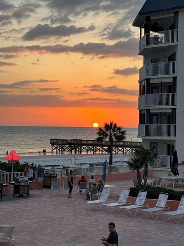 Swedish owned Spacious Condo with view over the large pool area and the beach