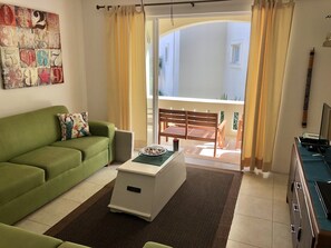 Smart-TV, DVD-Player, Bücher, Videothek