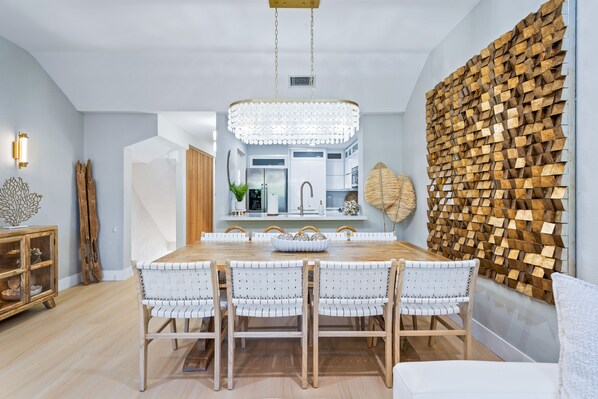 Dining - New! Oceanfront Showhouse Casa Mar • NO HIDDEN FEES! Pools •  Hot Tubs • 2 Kings (Key Largo)