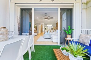 Outdoor dining - NEW! THE RESORT LIFE AT CASA MAR OCEANVIEW VILLA - The Largest Pool in the Keys! (Key Largo)