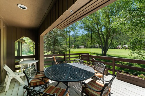 Spacious 4 bedroom Golf Course Home w/ Hot Tub by Gorecreek Rentals