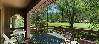Spacious 4 bedroom Golf Course Home w/ Hot Tub by Gorecreek Rentals