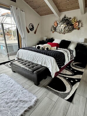 4 bedrooms, desk, iron/ironing board, free WiFi