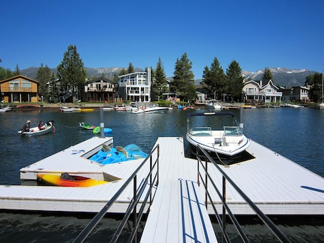 Marina. Skiing-Snowboarding-Sledding-Waterfront-HotTub-PoolTable-Fireplace