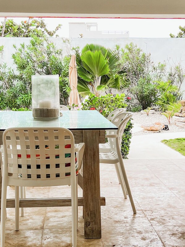 Outdoor dining