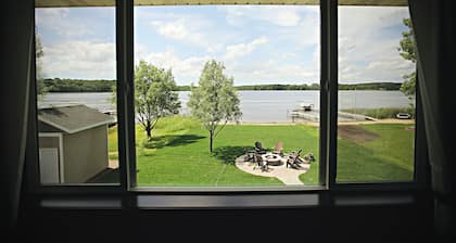 Beautiful 5 Bedroom, 3 Bath Lake Home