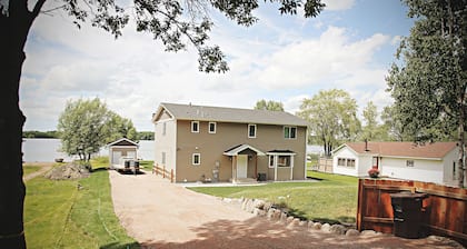 Beautiful 5 Bedroom, 3 Bath Lake Home