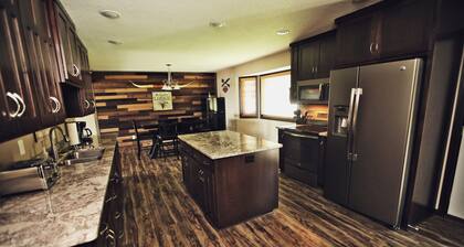 Kaunis 5 makuuhuoneen, 3 kylpy Lake Home