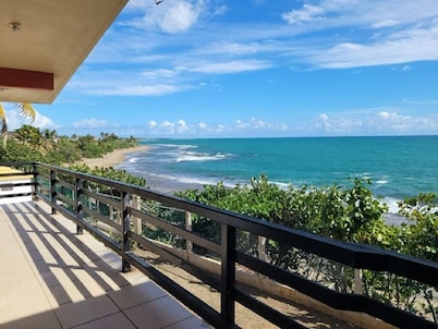 Caribbean Beach Front Gem 1&2, Family Vacation Compound