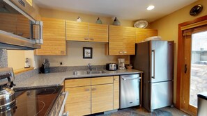 Fridge, oven, stovetop, coffee/tea maker - Enjoy mountain and river views at cozy 3 bdrm condo w/ secluded backyard and walk-out patio to Gore Creek, pool & hottub access, and shuttle valet Grand Hyatt Vail (Vail)