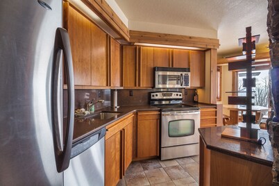 Private End Condo on Superior w/ Panoramic Views!  Fireplace & Private Sauna! 
