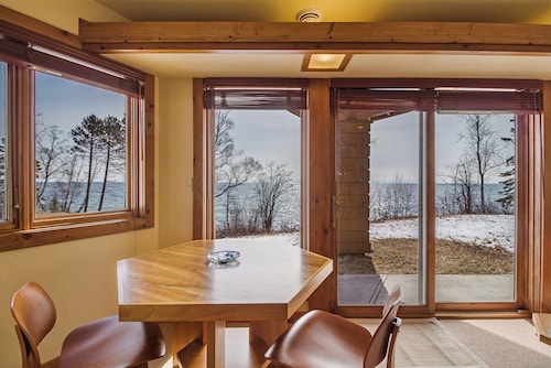 Private End Condo on Superior w/ Panoramic Views!  Fireplace & Private Sauna! 