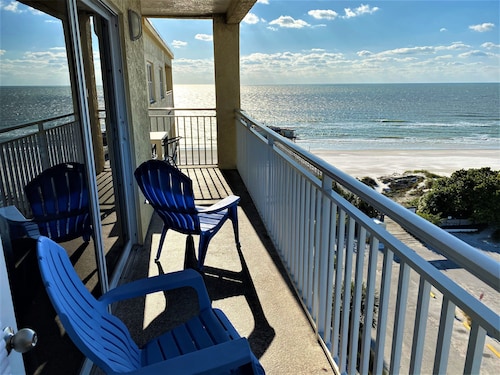 Fantastic Gulf View! On the beach! 3 Bdrms, 3 Baths, Great Pool and Hot Tub
