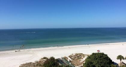 Fantastic Gulf View! On the beach! 3 Bdrms, 3 Baths, Great Pool and Hot Tub