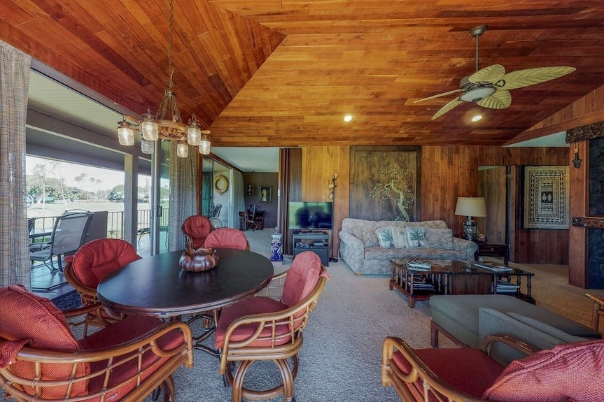 J200 - Closest Unit To Ocean, Corner Suite With Authentic Island Decor 2bd/2ba - Kaanapali Beach, HI