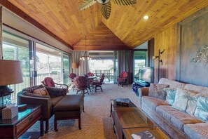 Smart TV, DVD player, books, stereo