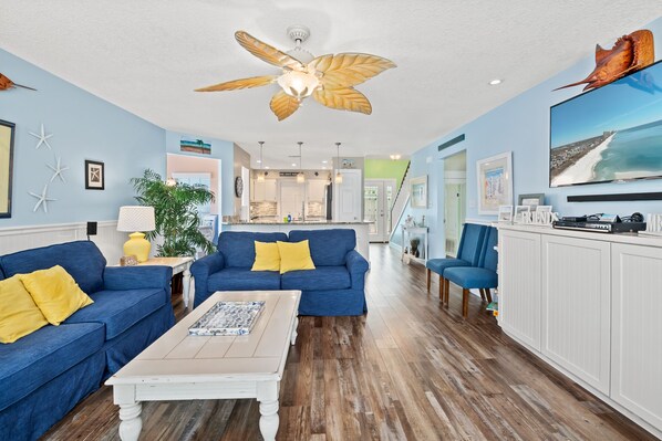 Fernseher, DVD-Player, Stereoanlage