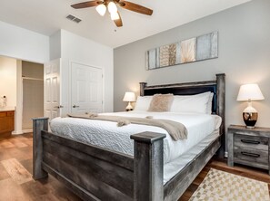 3 bedrooms, iron/ironing board, WiFi, bed sheets