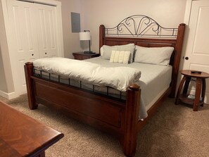 3 slaapkamers, een bureau, een strijkplank/strijkijzer, gratis wifi