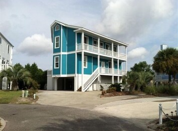 HARBOR HAVEN
Sleeps 12
Summer rentals are Sat.-Sat. Only