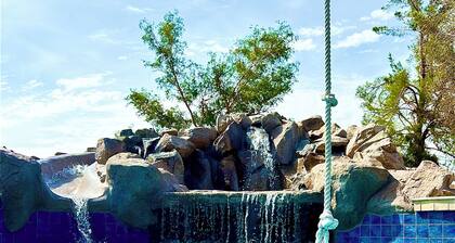 Huge Heated Pool, Rope Swing, Slide, Spa, Games on 1 acre & Pool house.
