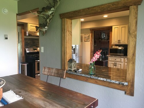 Gorgeous LUXE Lodge 80 Acres cattle Ranch pond Views Close Nat Parks Ski McPhee