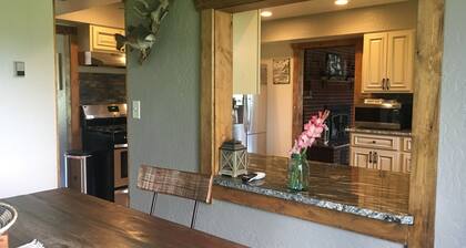 Gorgeous LUXE Lodge 80 Acres cattle Ranch pond Views Close Nat Parks Ski McPhee