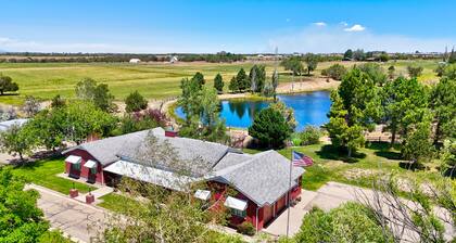 LUXE Lodge 80ac trophy fish pond cattle Ranch Views Close Nat Parks Ski McPhee
