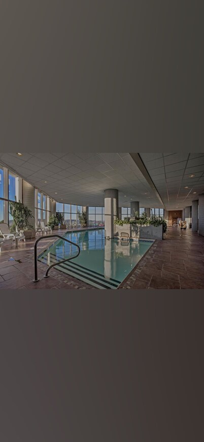 Spectacular Mile High View,Free Wifi-Pool-Smart Tvs-W&D-Gym-No hidden fees !