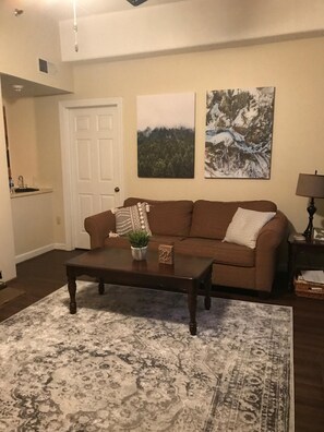 Smart TV, fireplace, DVD player