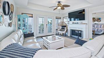 Smart TV, fireplace