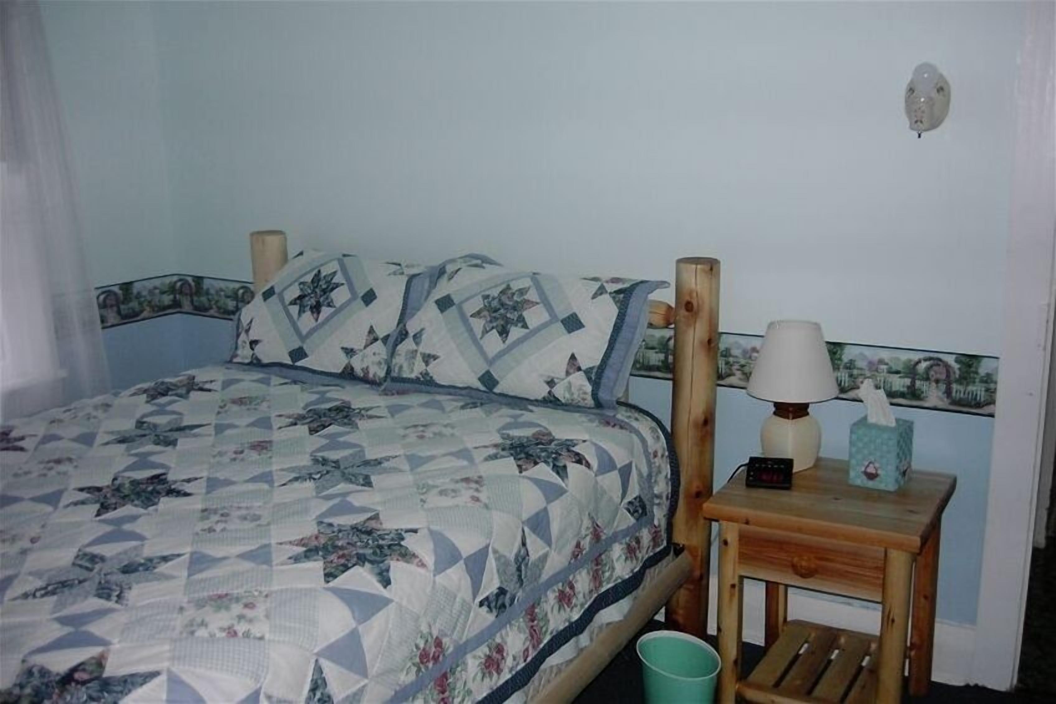 4 bedrooms, iron/ironing board, travel crib, free WiFi