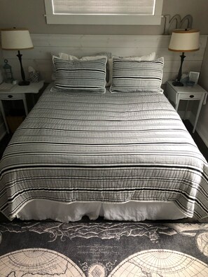 4 bedrooms, iron/ironing board, travel cot, free WiFi - ~~~~~Cottage Moe~~~~~ (New Buffalo)