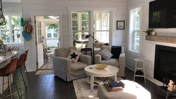 Smart TV, fireplace, DVD player, books