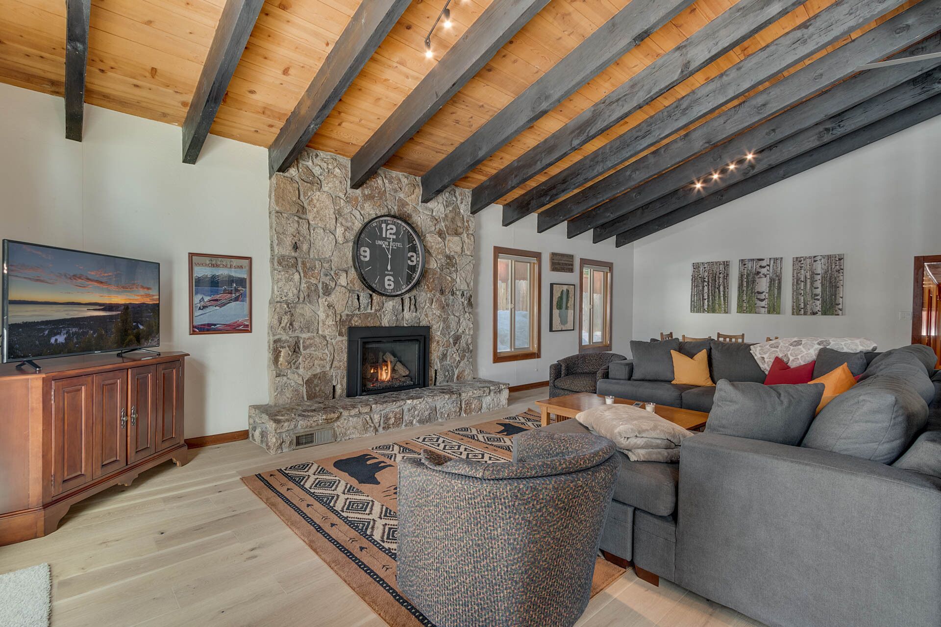 Walk downtown and close to Squaw/Alpine/Lake
