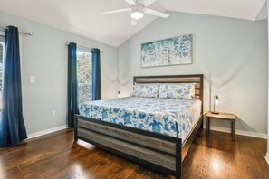 3 chambres, fer et planche à repasser, Wi-Fi, draps fournis