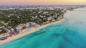 Ubicación a pie de playa y toallas de playa