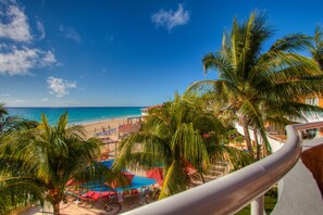Property grounds - Million dollar view Beachfront penthouse, right on the sand! High speed WiFi! (Playa del Carmen)