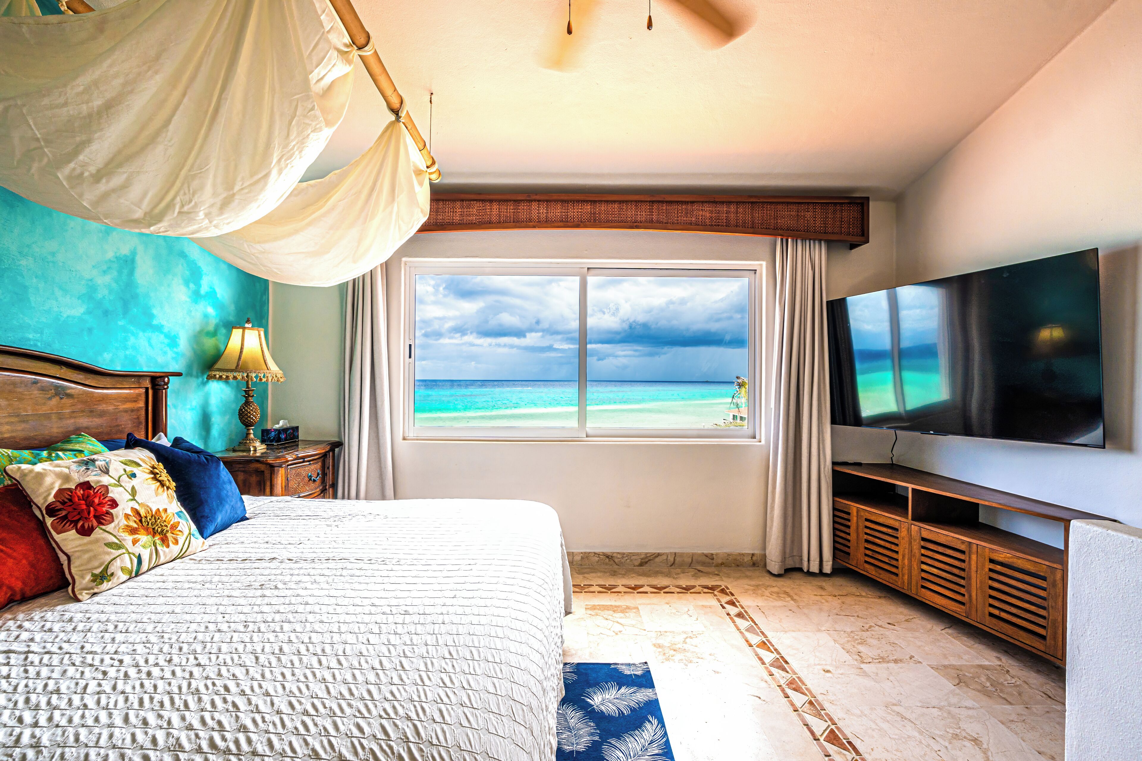 2 chambres, coffres-forts dans les chambres, fer et planche à repasser