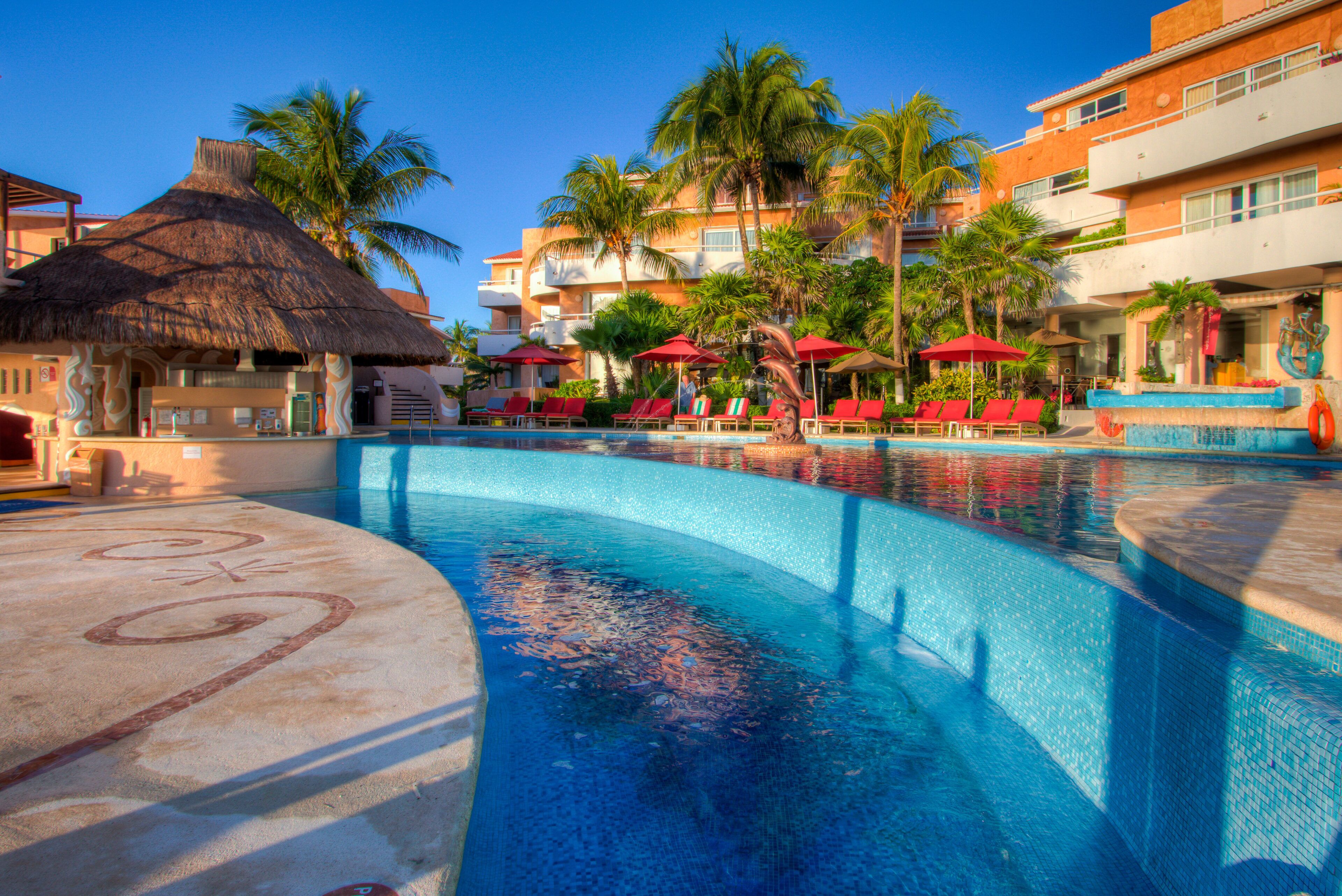 Piscine à débordement, piscine chauffée