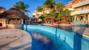 Piscine à débordement, piscine chauffée