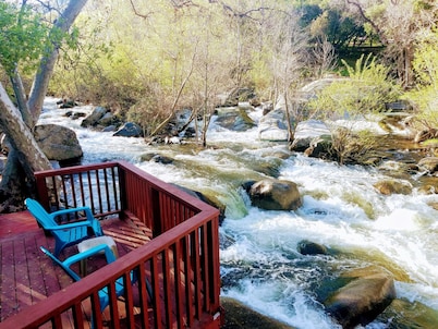  "River Retreat House" - River With Two Decks, BBQ, Firepit🔥, near Sequoia Park