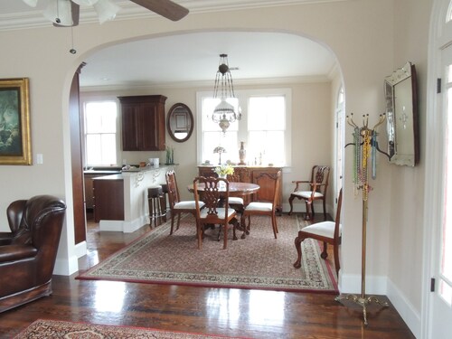 1929 Beautifully Renovated Home 4 Blocks From Ferry to French Quarter