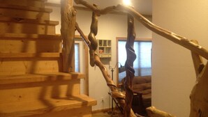 A wooden staircase with a unique branch design. - Secluded getaway on Lake Catherine, minutes from town - birds, fishing, & kayaks (Hot Springs)
